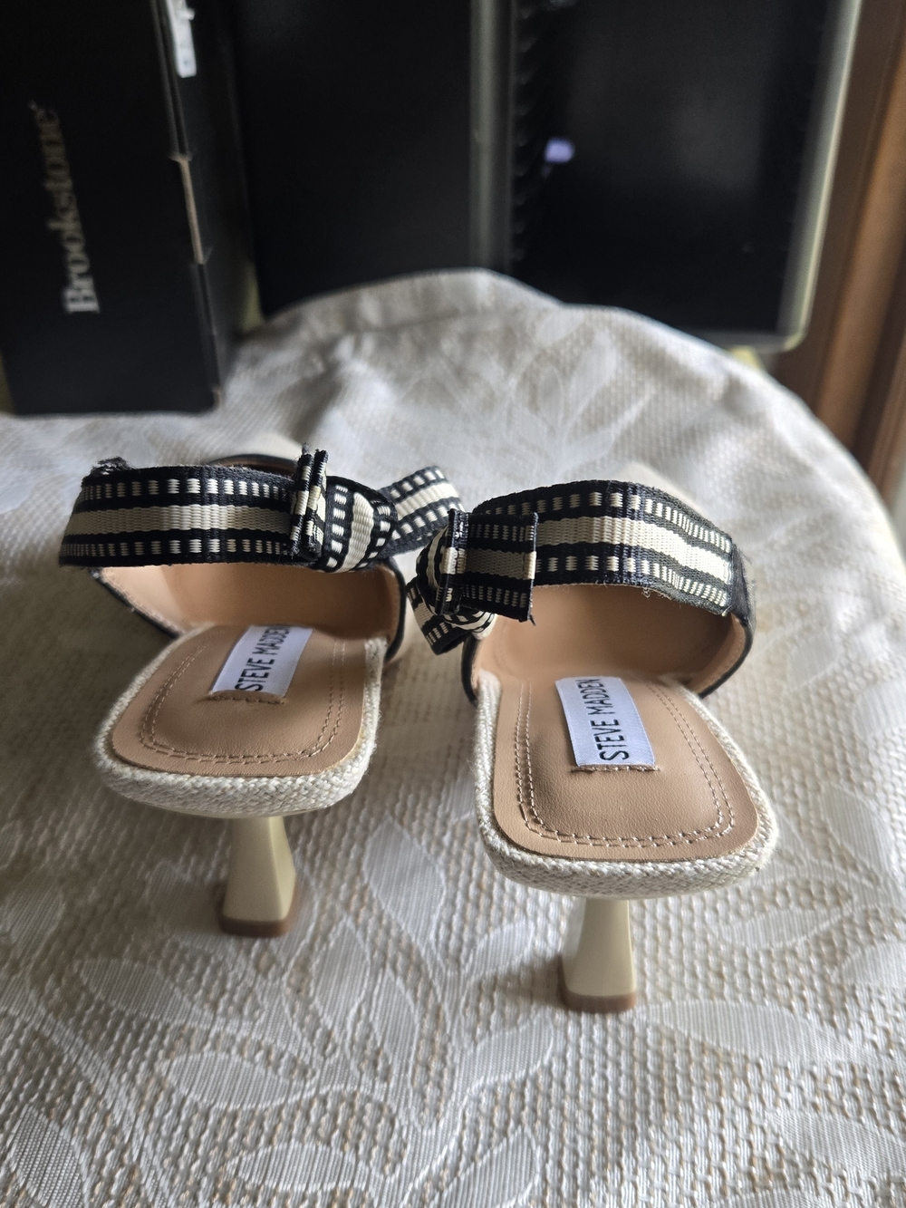 Steve Madden Women's Cream Slingback Pointed-Toe Flats - Picture 4 of 7